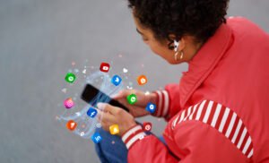 Leia mais sobre o artigo Instagram e TikTok: Conheca os apps que fazem mais de 55% das pessoas passarem mais de 8 horas neles